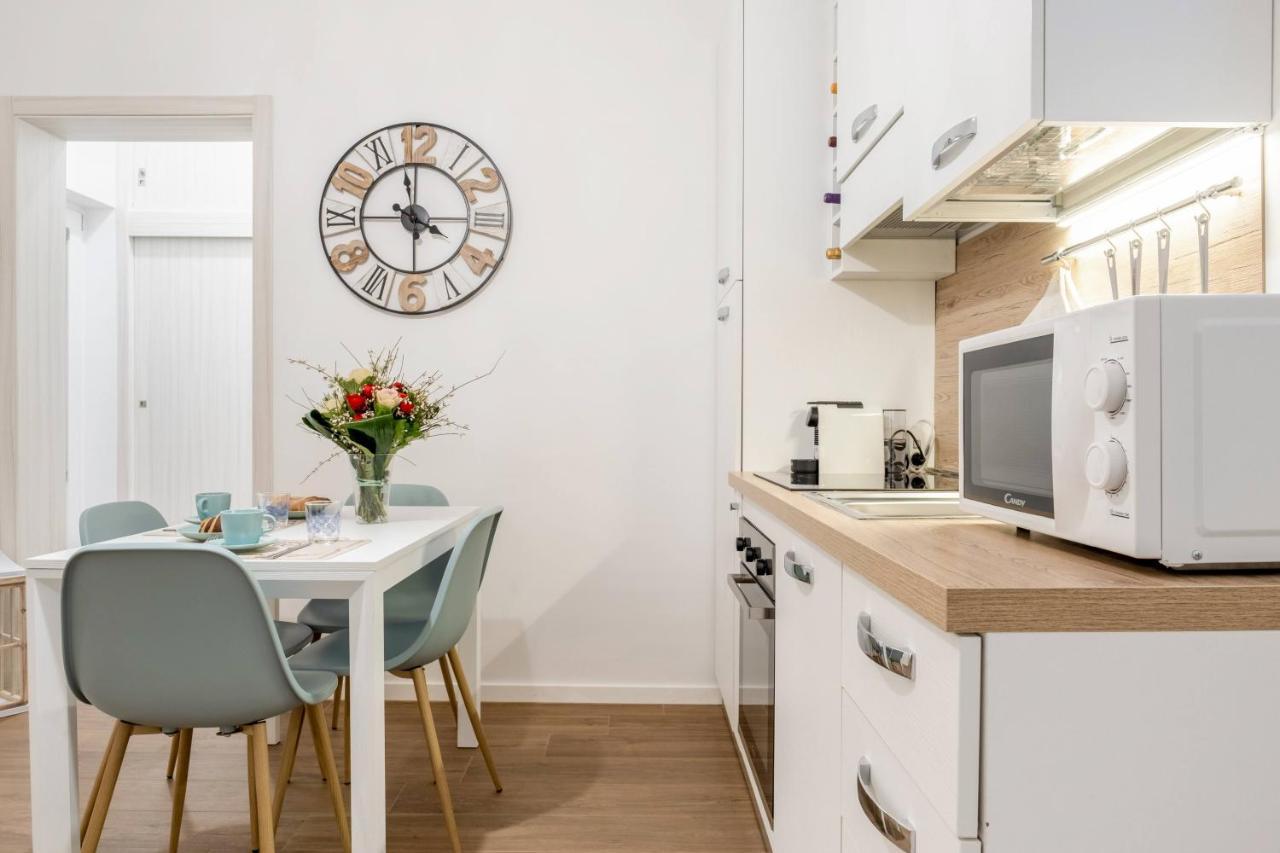 Donna Teresa Central & Cozy Apartment タラント エクステリア 写真