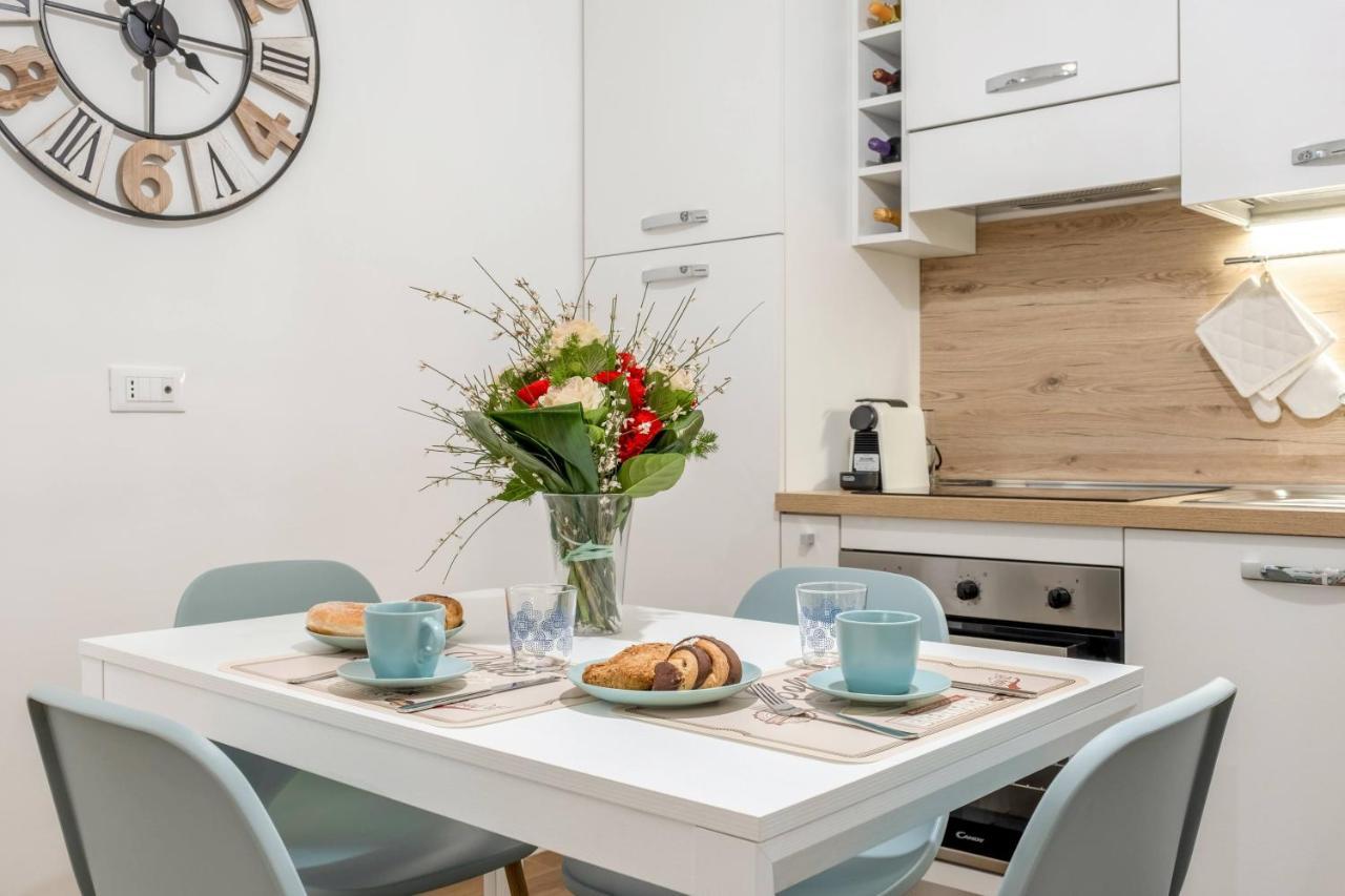 Donna Teresa Central & Cozy Apartment タラント エクステリア 写真
