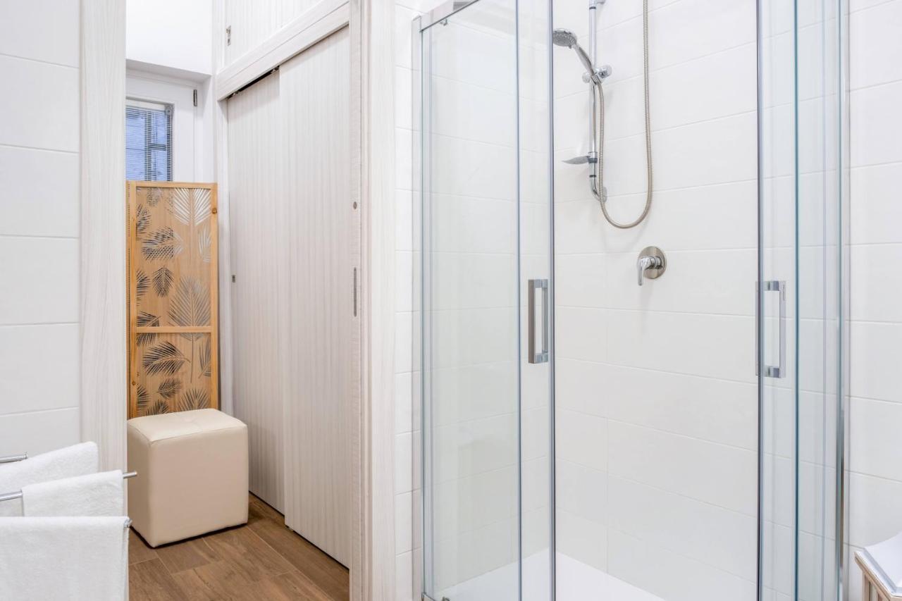 Donna Teresa Central & Cozy Apartment タラント エクステリア 写真
