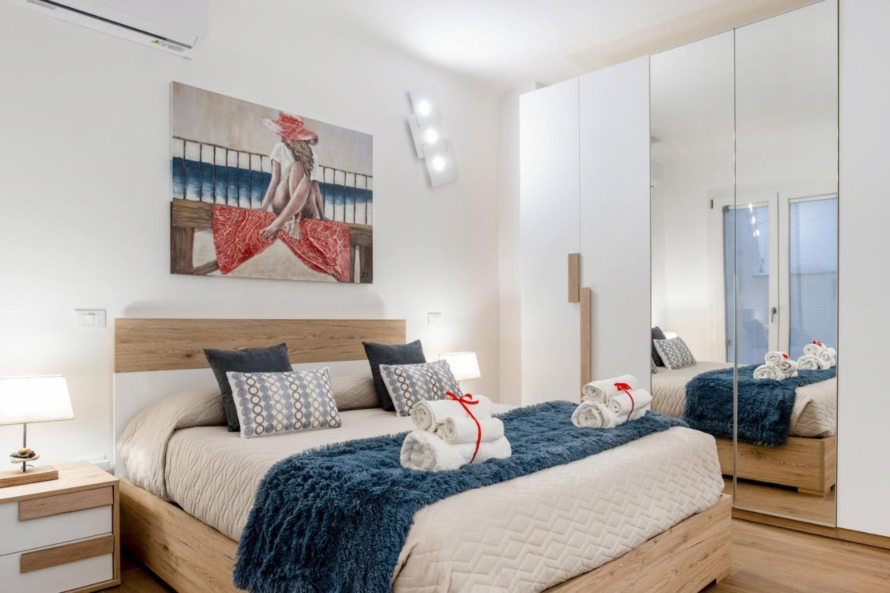 Donna Teresa Central & Cozy Apartment タラント エクステリア 写真